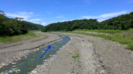 安朔溪改正河水流路，使河床下切-清疏後，河道已下切